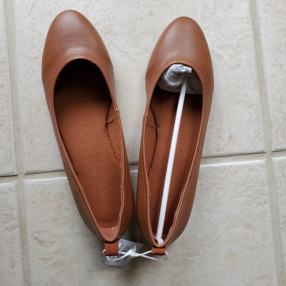 AE Round Toe Flats